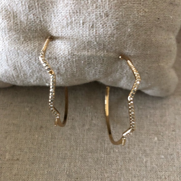Stella & Dot Jewelry - Cute lightening bolt gold hoops